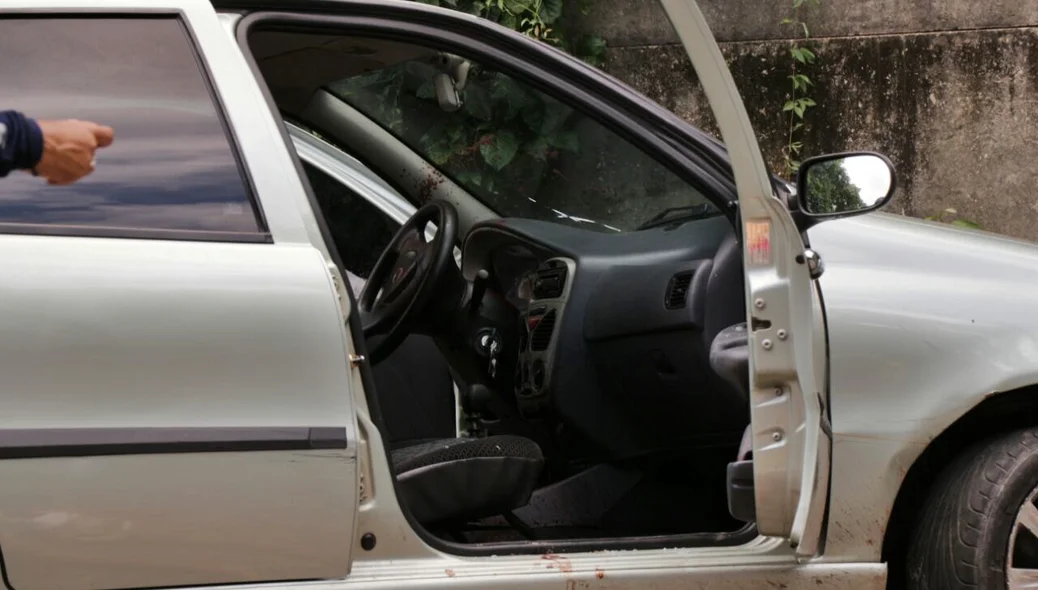 Carro que os criminosos andavam