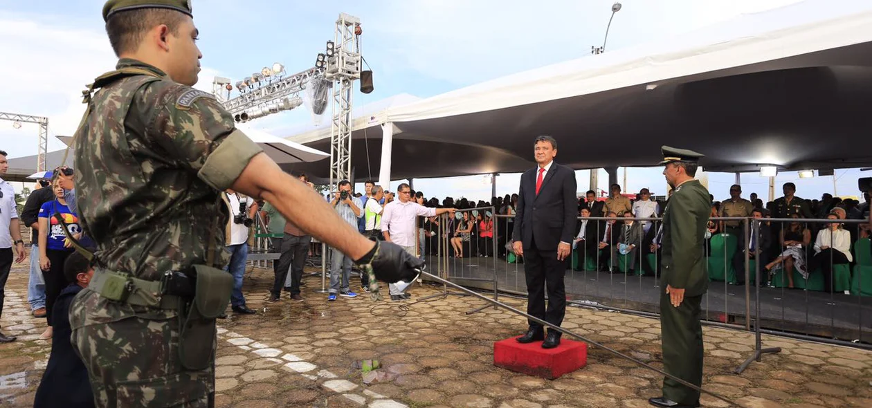 Governador Wellington Dias em solenidade da Batalha do Jenipapo