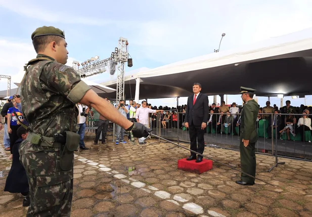 Governador Wellington Dias em solenidade da Batalha do Jenipapo