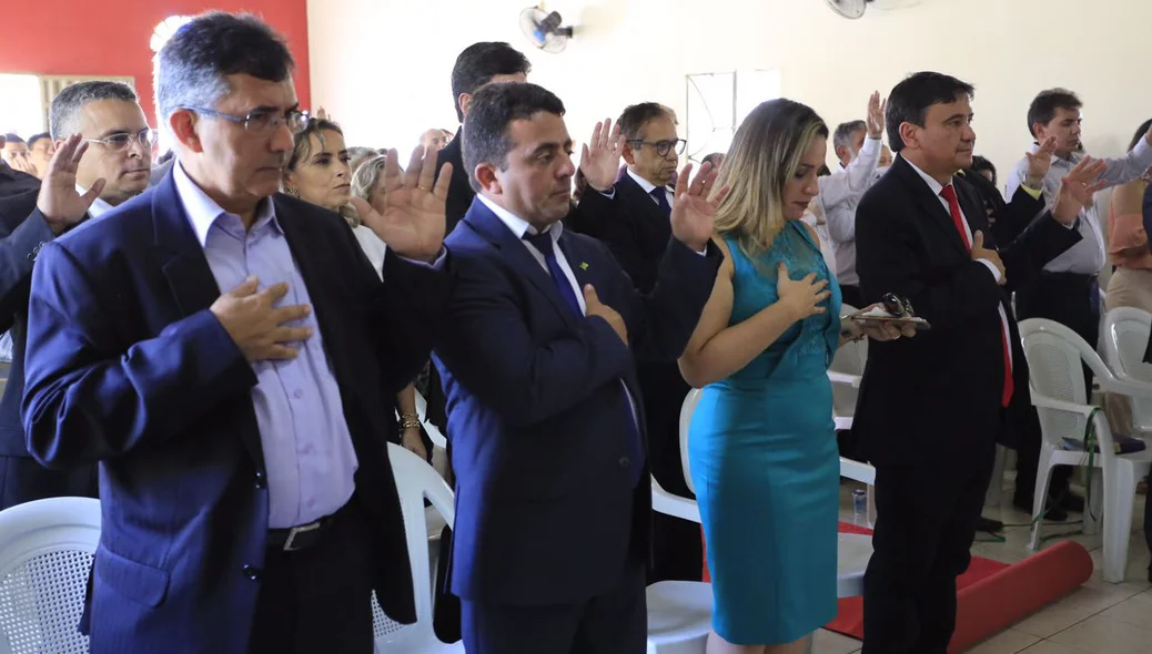 Momento de oração no culto