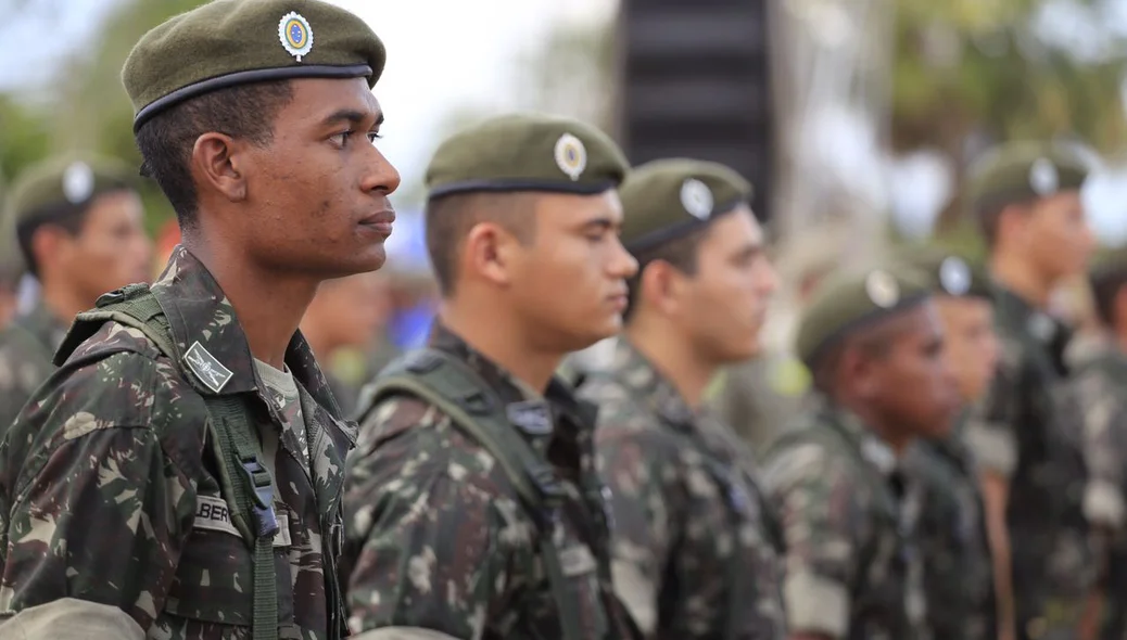 Soldados durante solenidade