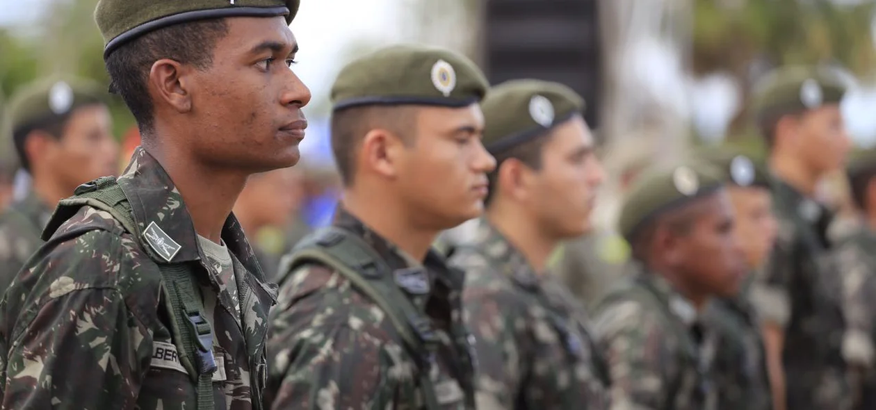 Soldados durante solenidade