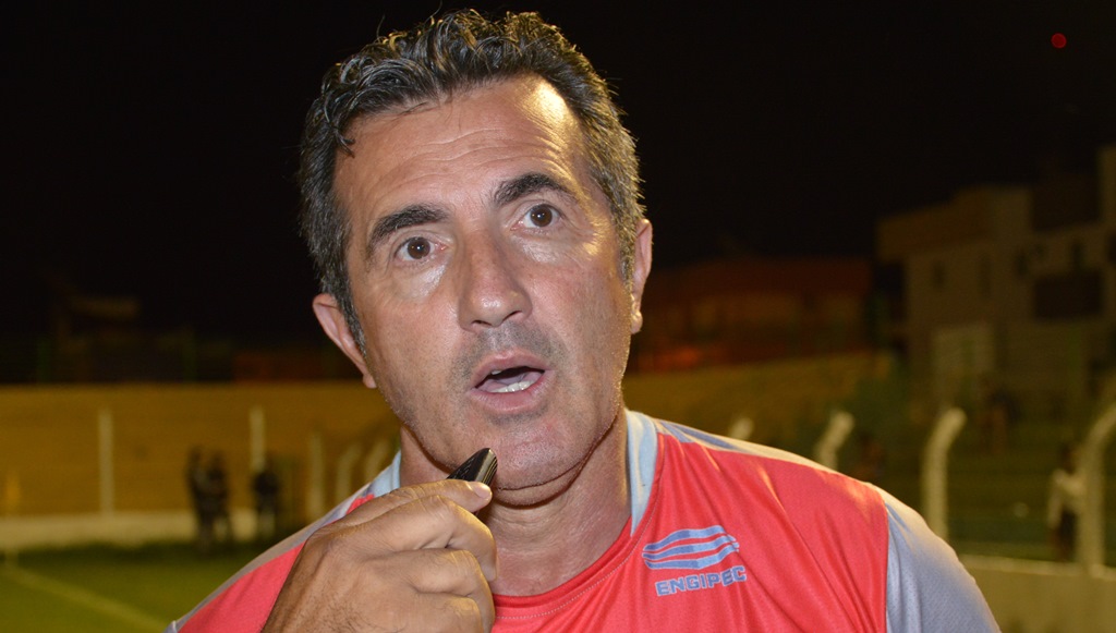 Treinador Paulo Moroni