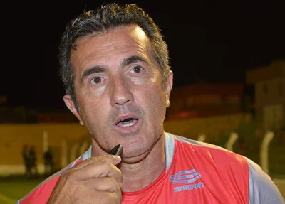 Treinador Paulo Moroni