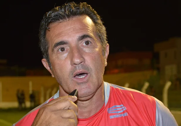 Treinador Paulo Moroni
