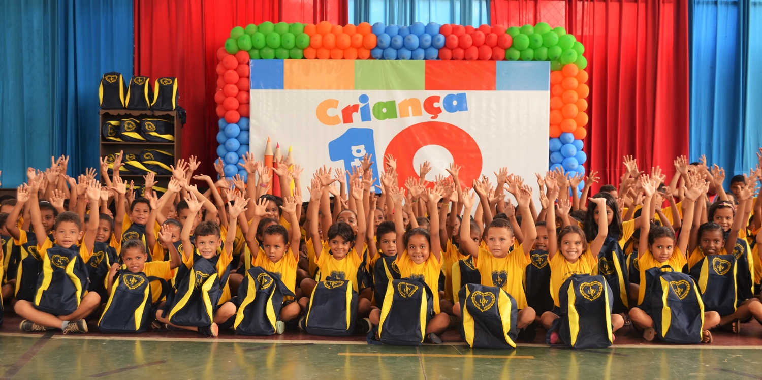 LBV faz entrega de kits escolares