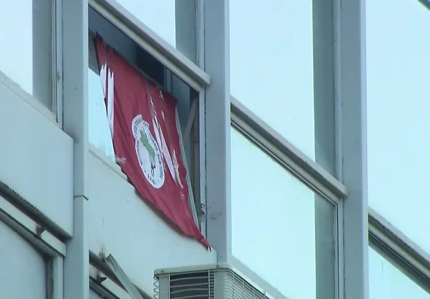 Bandeira do MST no Ministéio da Fazenda em Brasília