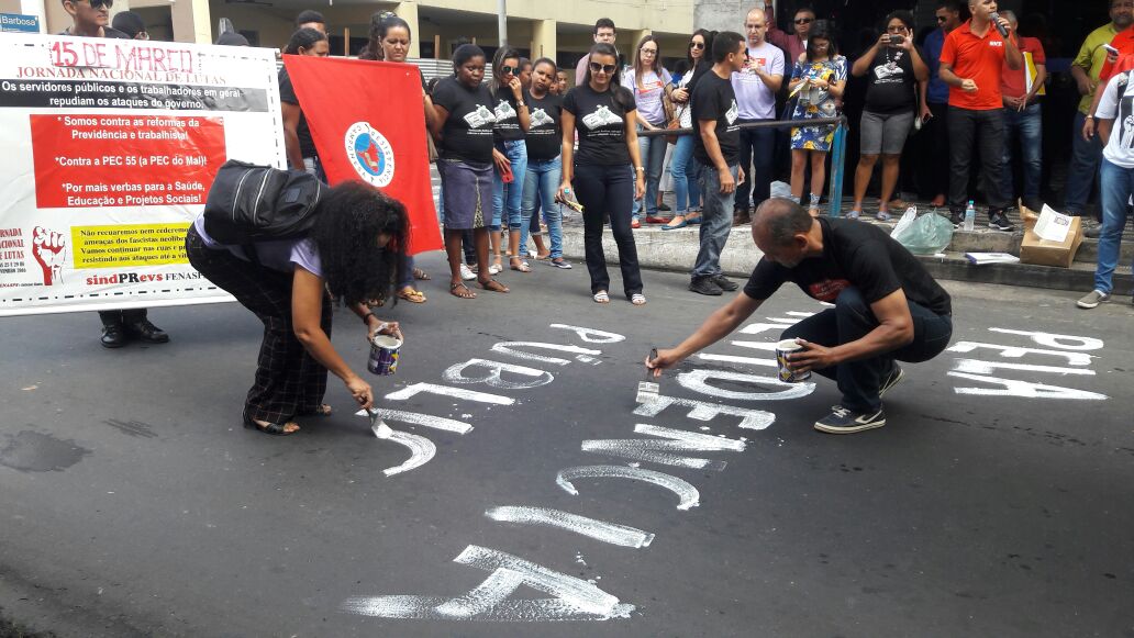 Manifestantes contra a reforma