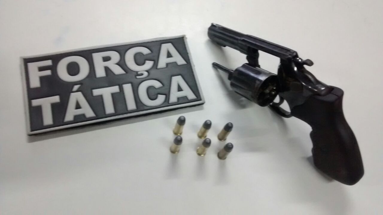Revólver apreendido