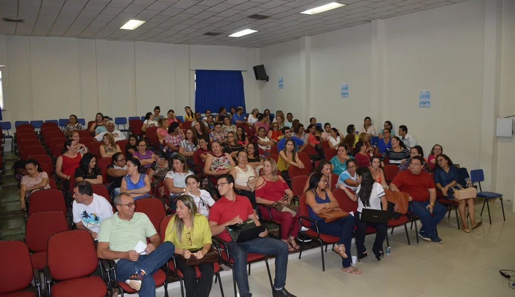 Debate reuniu público expressivo.