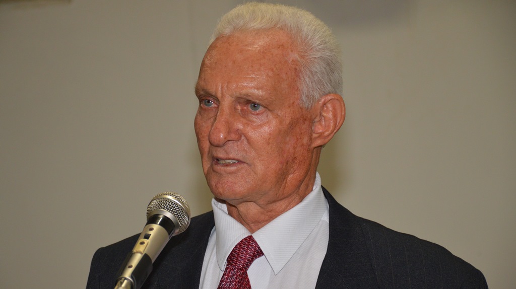 Arnaldo Wenzel agradece a honraria