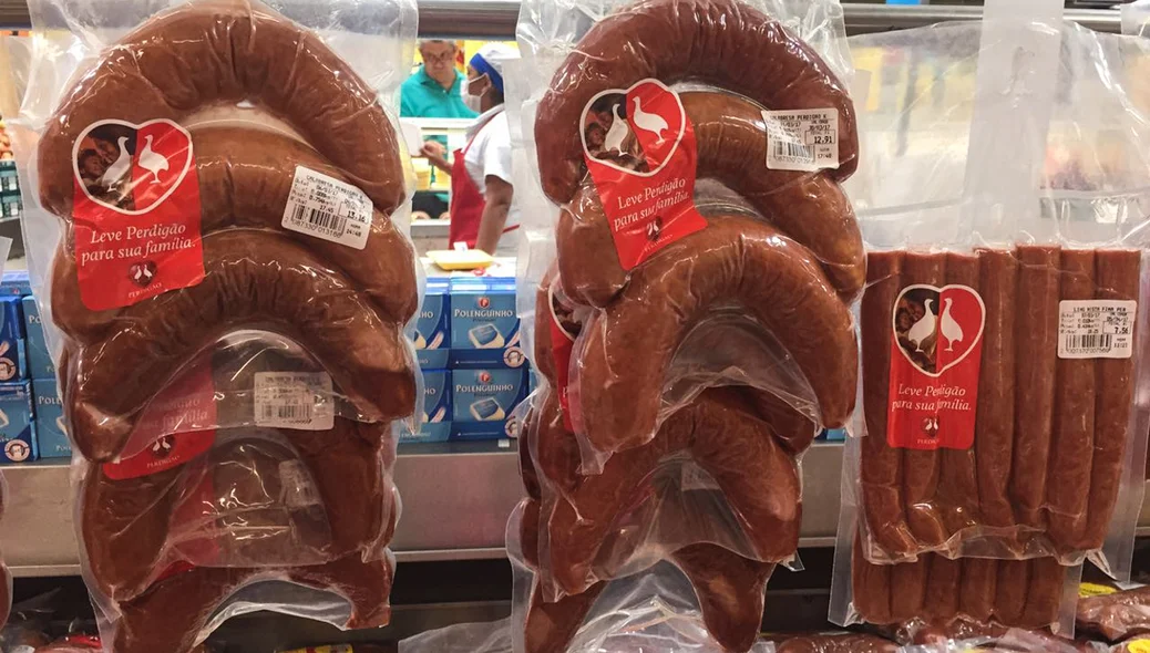 Calabresa da marca Perdigão encontrada no Supermercado Carvalho 