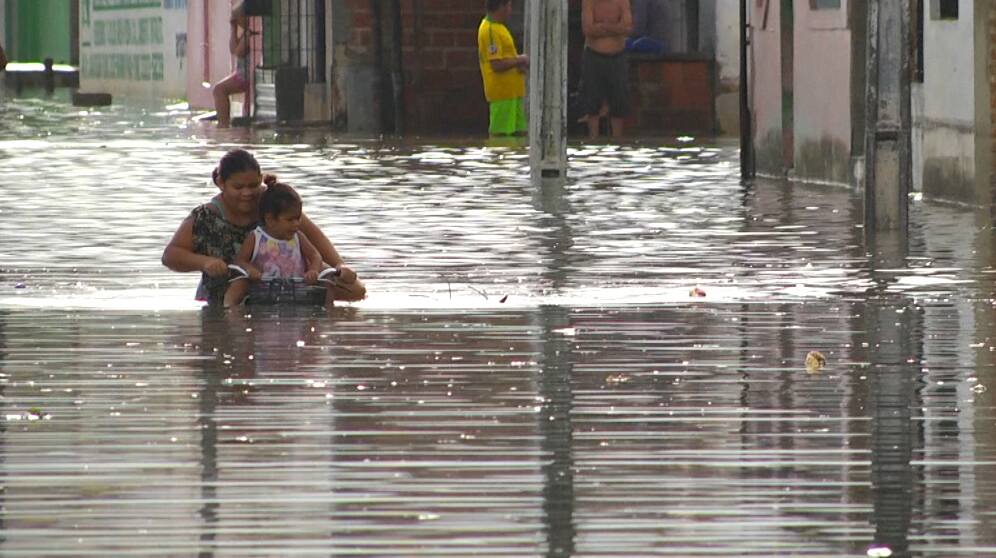 Chuva provoca alagamentos em Parnaíba