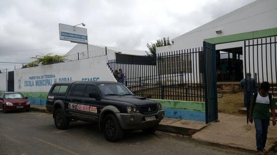 Diretores do Sindserm foram barrados na porta da escola