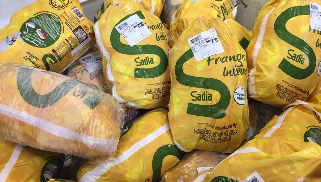Frango da Sadia à venda no Hiper BomPreço 
