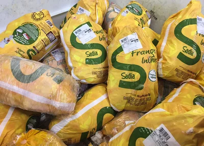 Frango da Sadia à venda no Hiper BomPreço 