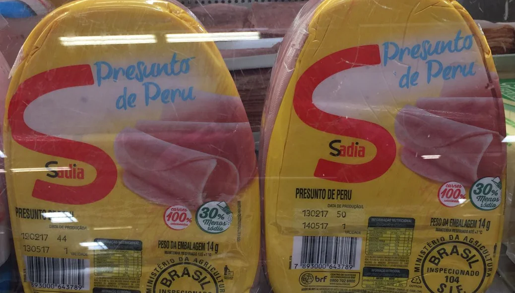 Presunto de Peru Sadia encontrado à venda no Supermercado Carvalho 