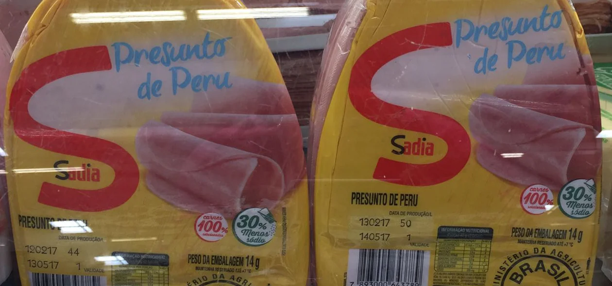 Presunto de Peru Sadia encontrado à venda no Supermercado Carvalho 