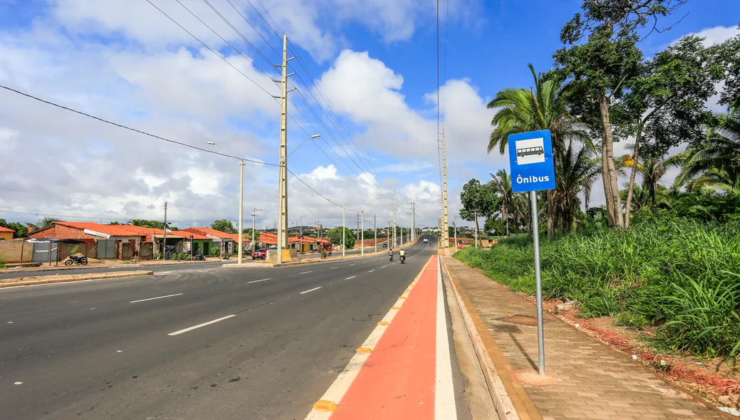 Parada de ônibus sem estrutura