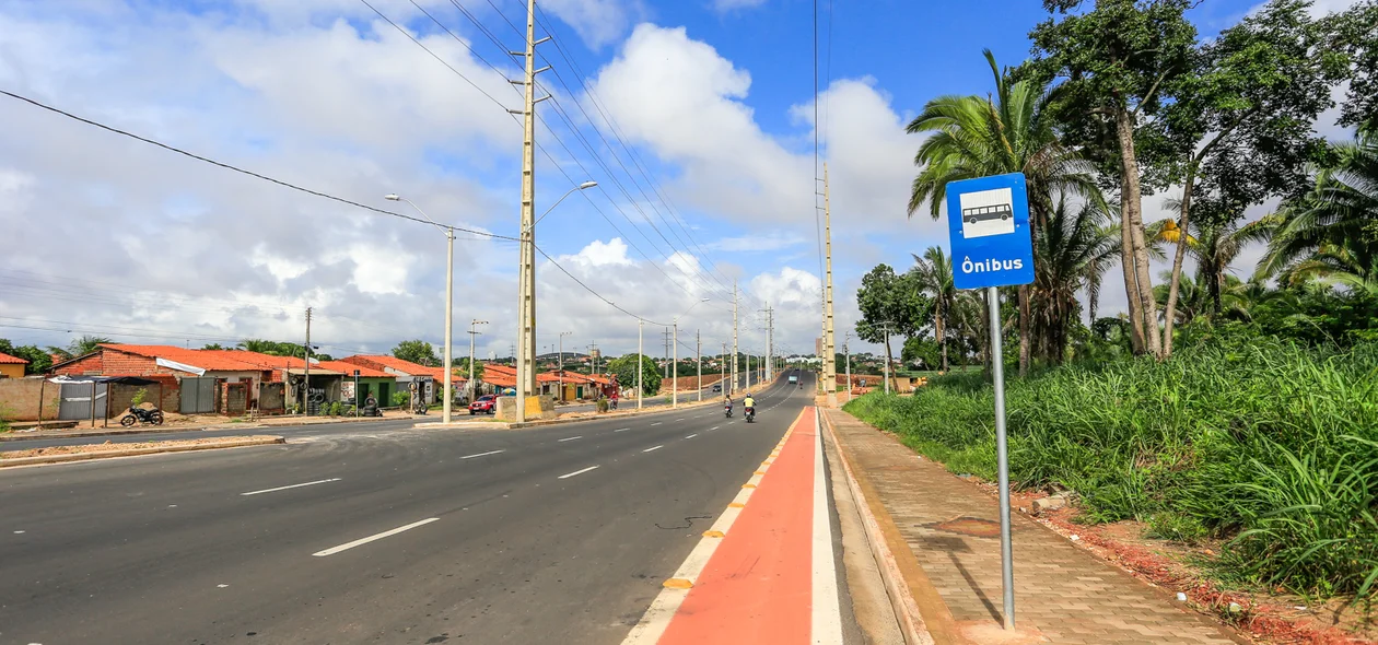 Parada de ônibus sem estrutura