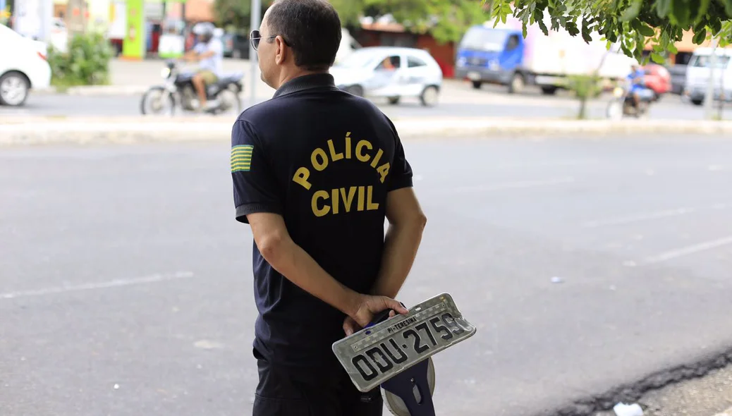 Placa do veículo ficou no local