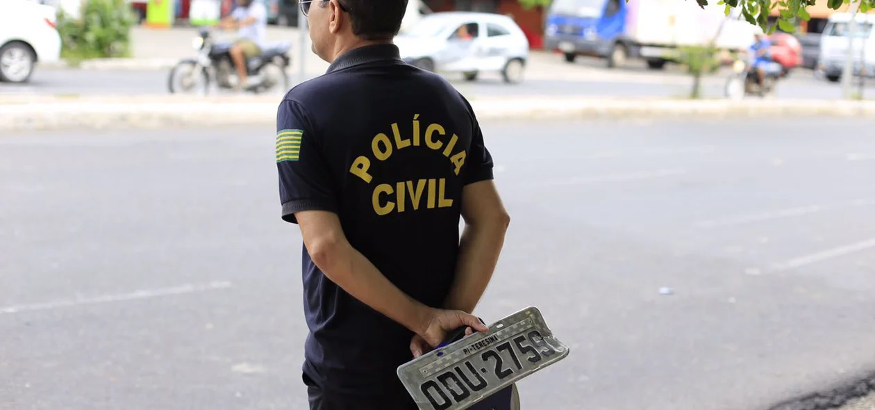 Placa do veículo ficou no local