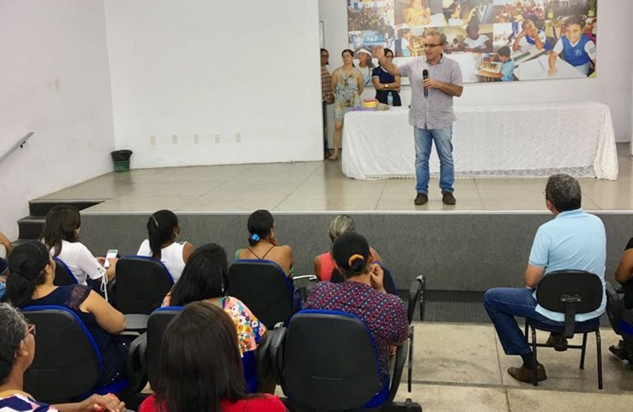 Prefeito Firmino Filho durante abertura de curso preparatório