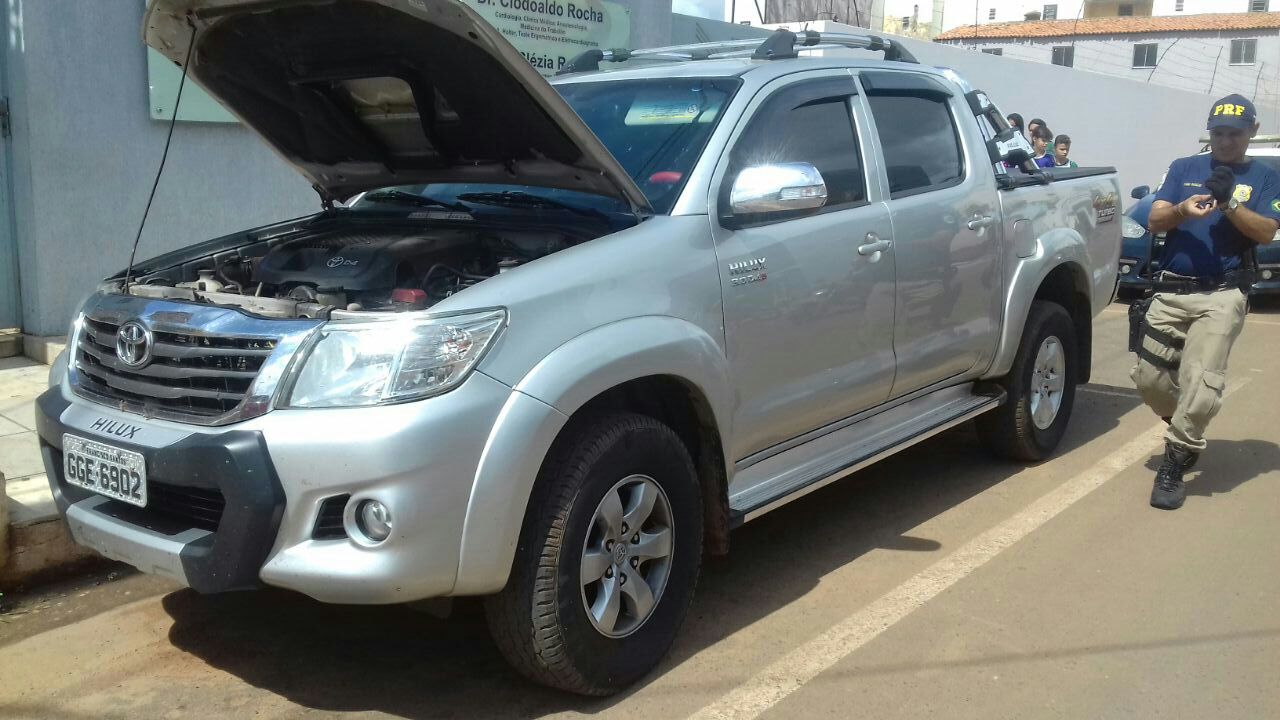 Hilux recuperada pela Polícia Militar Rodoviária Federal no Piauí