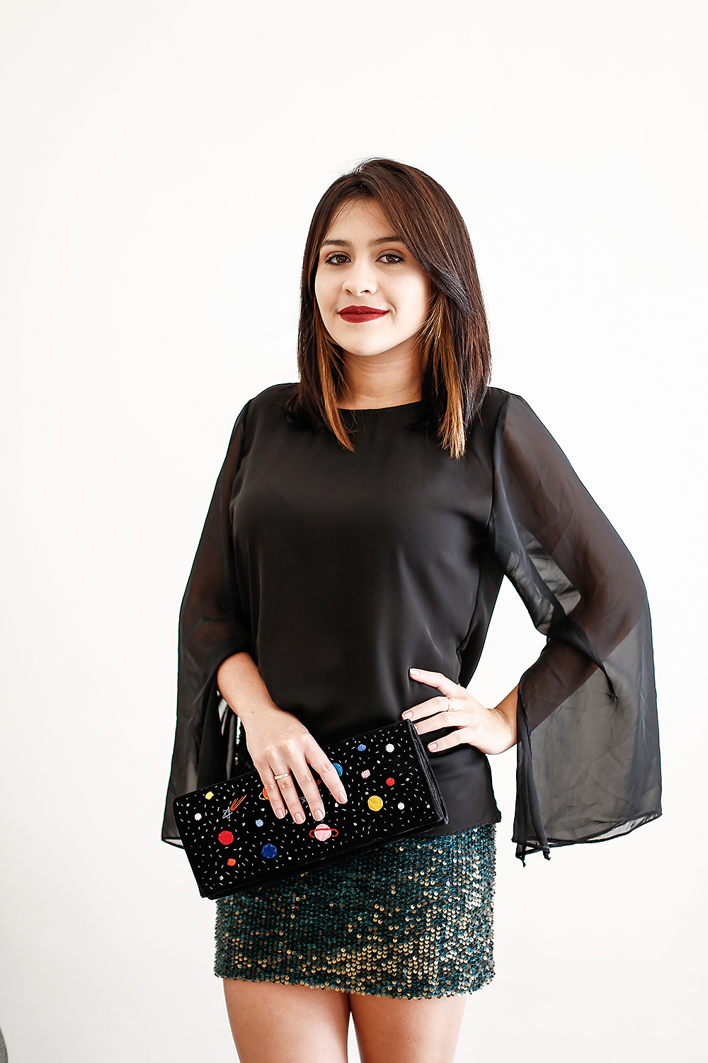 Blusa, saia e carteira: Chiquita Atelier 