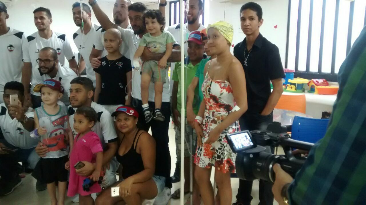 Jogadores do River na Rede Feminina de Combate ao Câncer do Piauí
