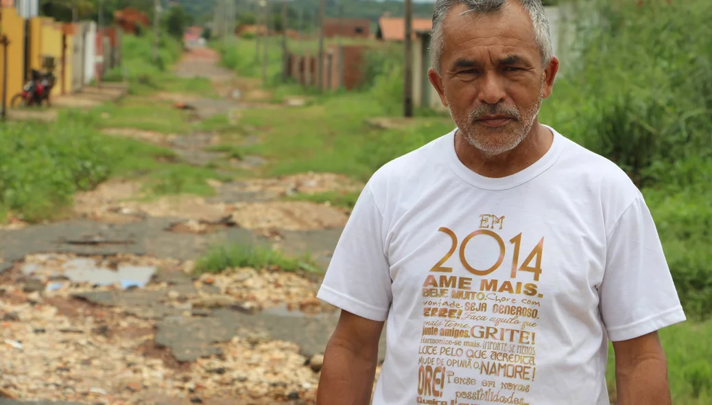 Morador denúncia a falta de infraestrutura no bairro Torquato Neto