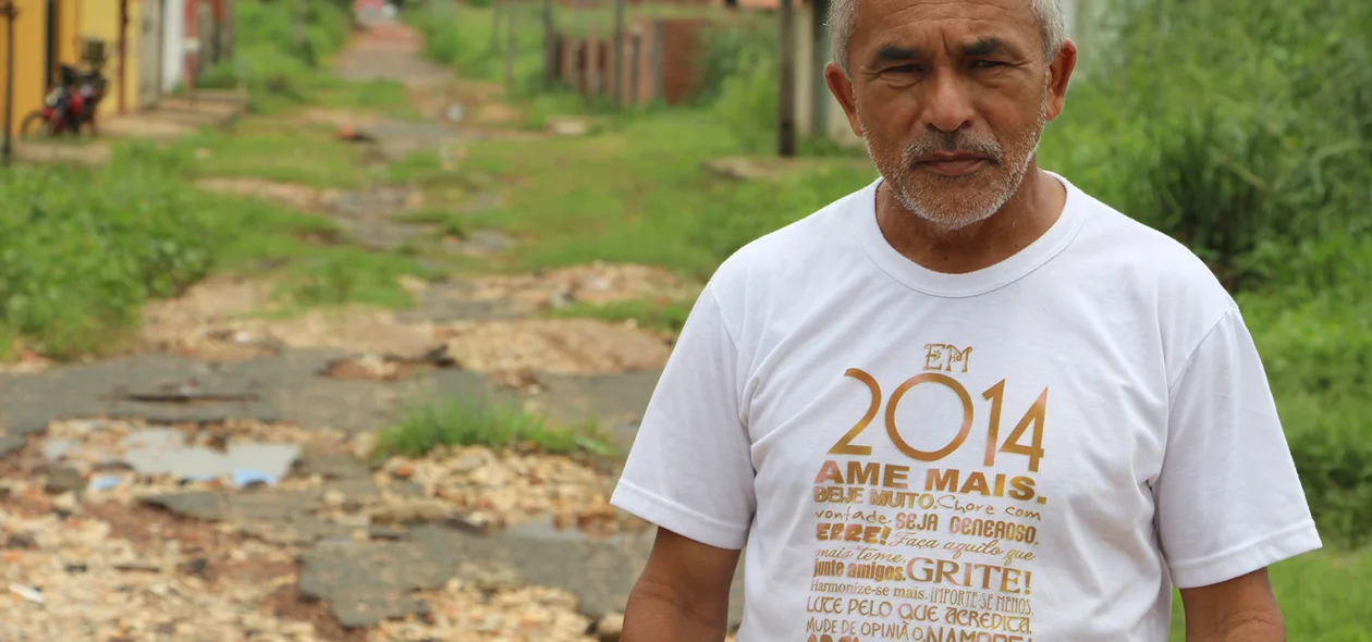 Morador denúncia a falta de infraestrutura no bairro Torquato Neto