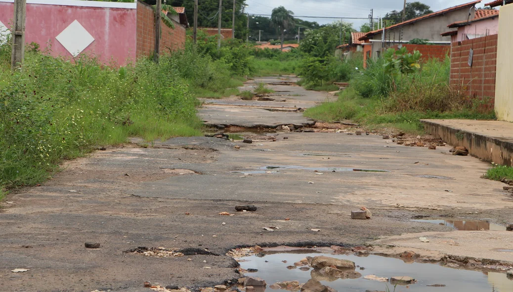 Moradores reclamam da falta de estrutura em bairro de Teresina