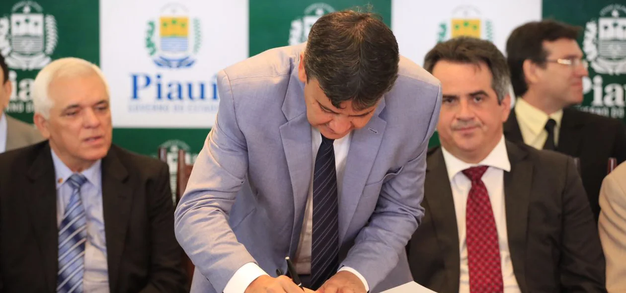 Wellington Dias participa de solenidade no Palácio do Karnak