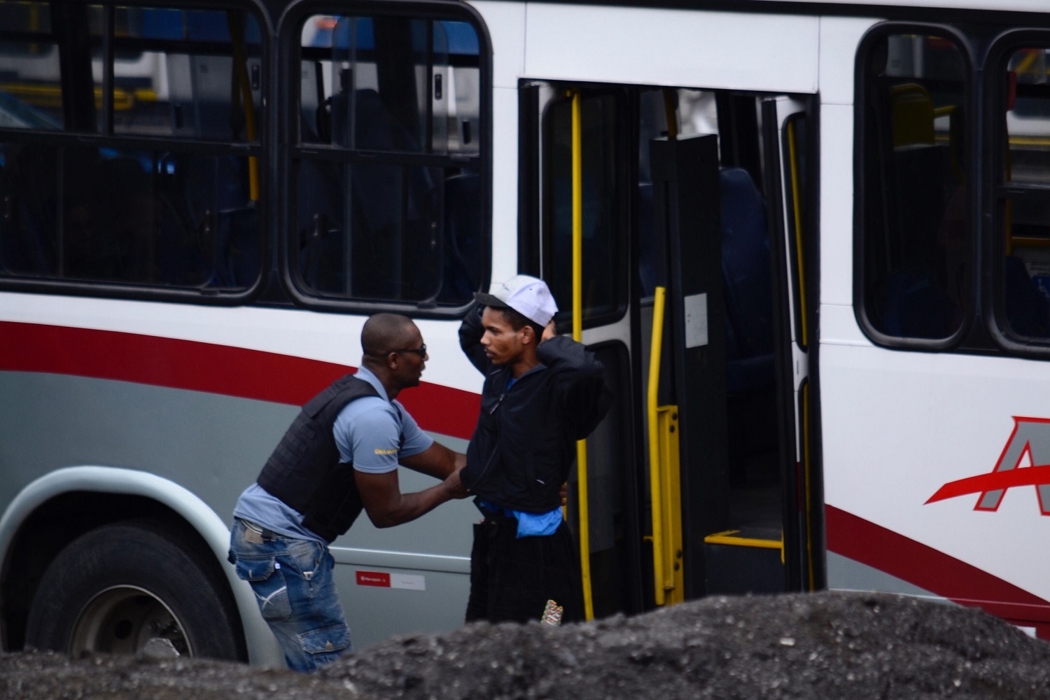 Assalto a ônibus com reféns no Rio de Janeiro