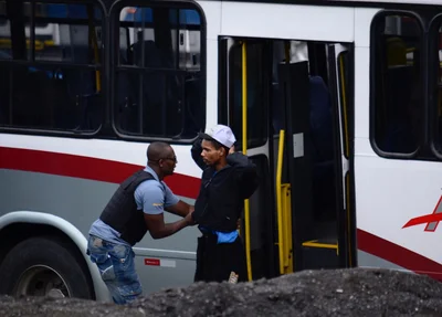 Assalto a ônibus com reféns no Rio de Janeiro