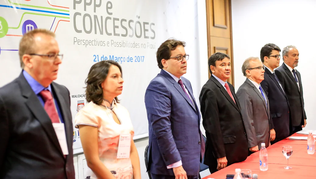 Autoridades presentes na solenidade