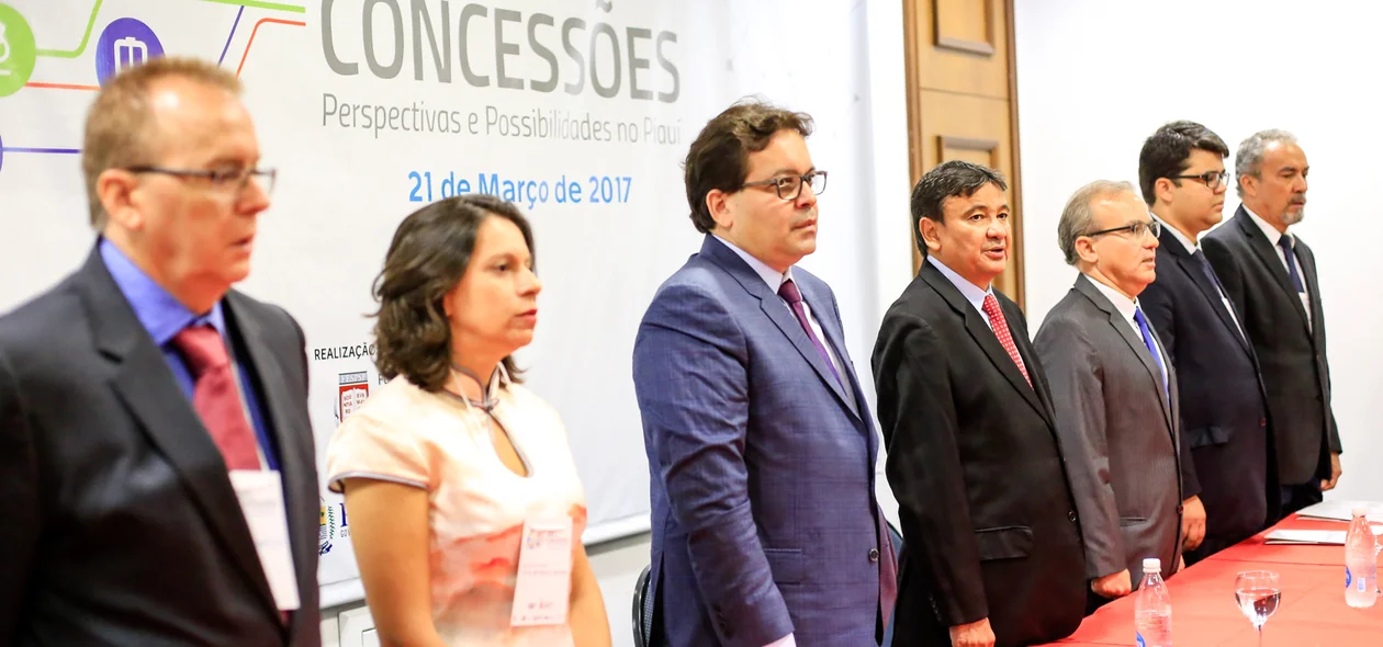 Autoridades presentes na solenidade