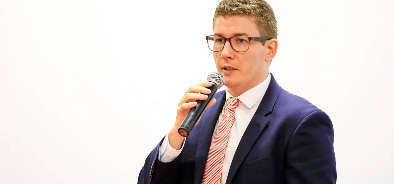 Graham Tidey, Consul Britânico