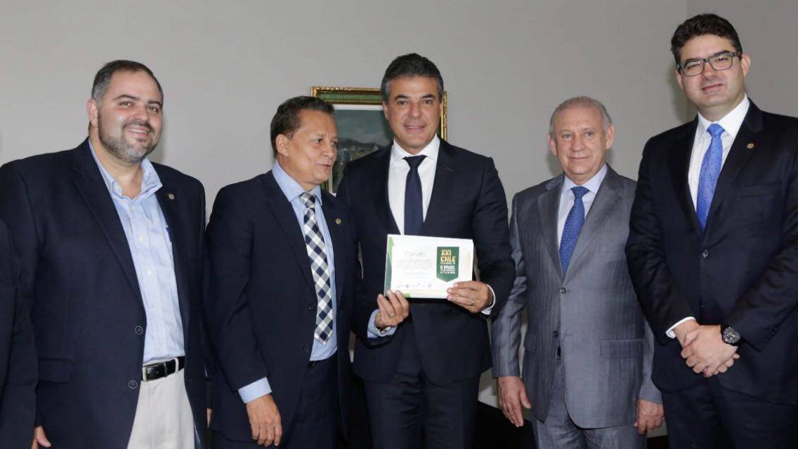 Luciano Nunes (à direita), com Beto Richa (ao centro)