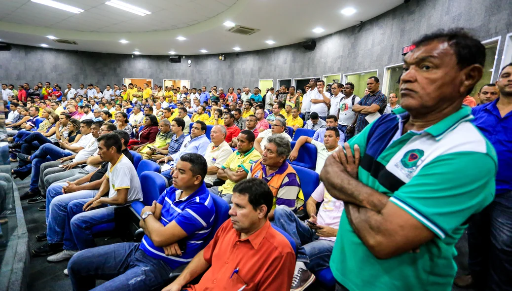 Taxistas protestam na Câmara Municipal