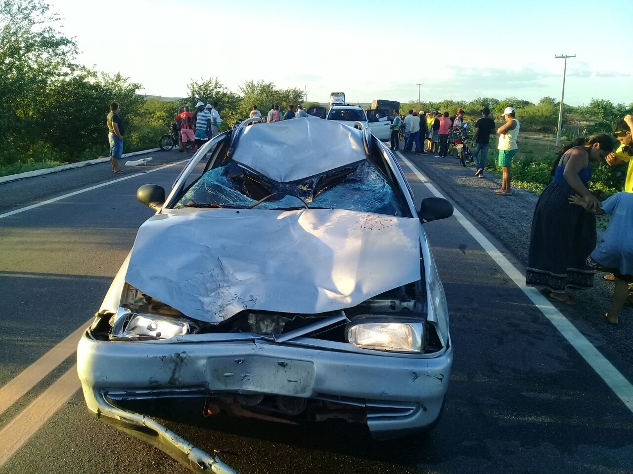 Veículo envolvido no acidente ficou parcialmente destruído