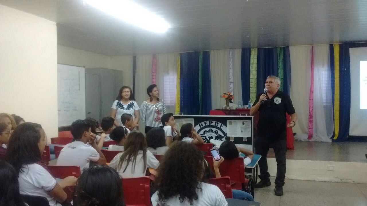 delegado realiza palestra sobre prevenção às drogas
