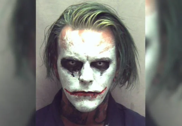 Jeremy Putman, preso por utilizar máscara em público em Winchester, Virgínia, Estado Unidos