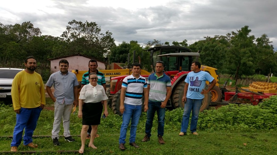 Prefeito de Cocal visita obra de asfaltamento