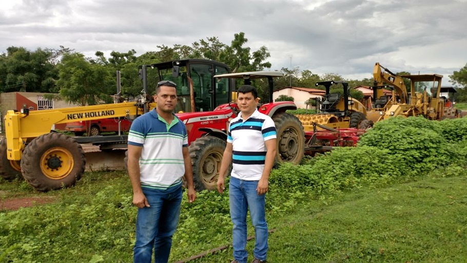  Prefeito de Cocal visita obra de asfaltamento