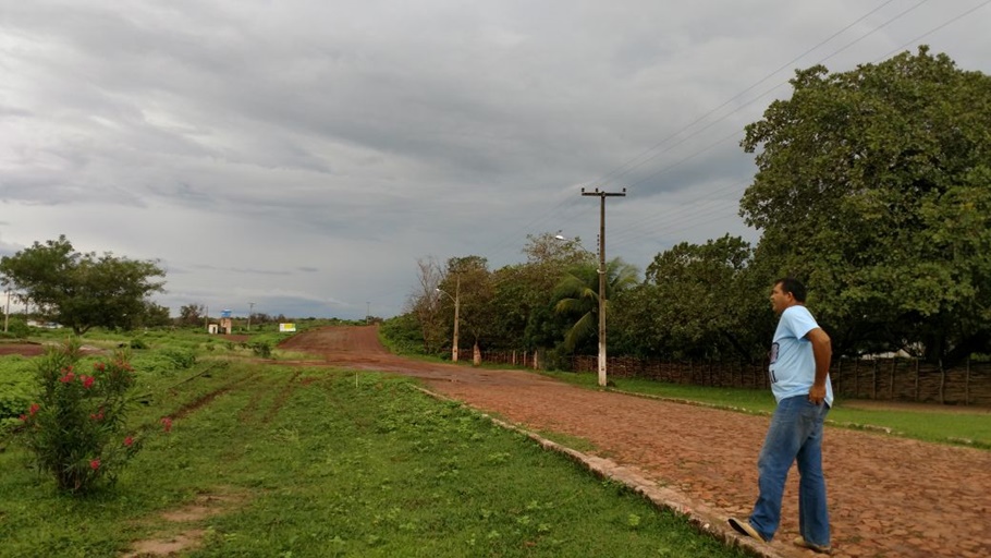 Prefeito Rubens Viera visita obra de asfaltamento em Cocal