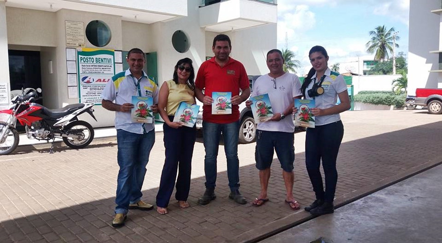 FIEPI entrega cartilhas contra mosquito da dengue em Picos