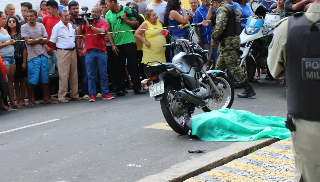 Assaltante é morto durante assalto no centro