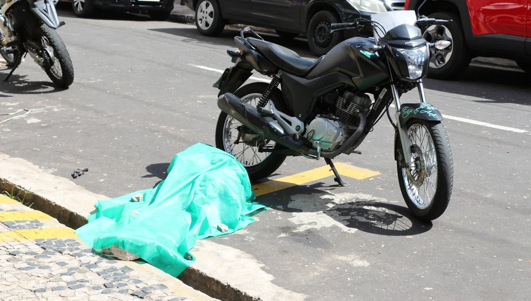 Policial mata bandido após assalto  